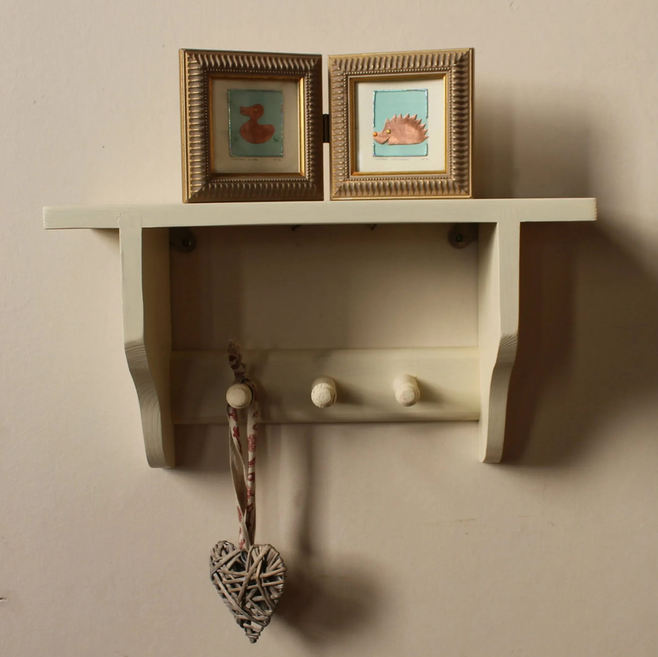 CARLOTA PEGS traditional shelf SMALL