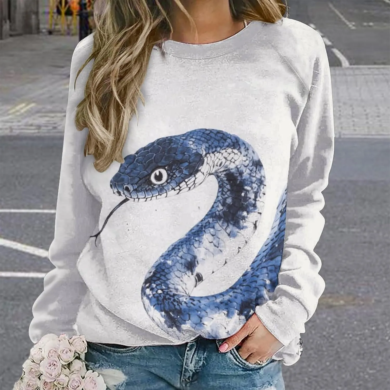 Oversized Crewneck Snake Print Sweatshirt for Women Graphic Long Sleeve Shirts Casual Pullover Trendy Tops
